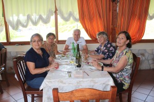 (da sinistra) Vera Lelli, la Signora Gigante, Giovanni Gigante, Rosa Di Ciaccio, Aurelia Basile, al SUAVIS Pietra di Luna