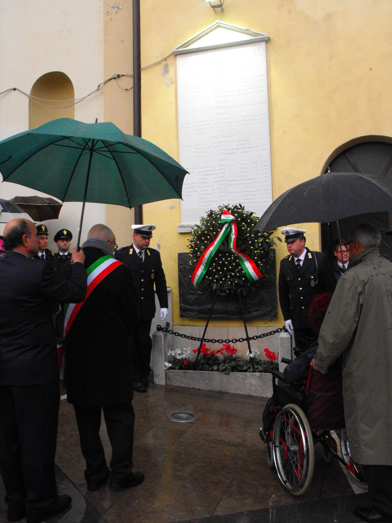 deposizione corona in memoria dei caduti delle guerre[1]
