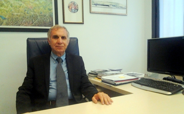 L'Avv. Antonino CELESTE nel suo studio di Formia